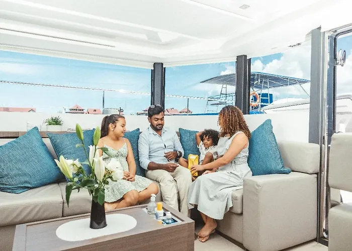Akula Catamaran - N4 Charters Seychelles * Victoria