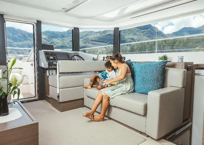Botel Akula Catamaran - N4 Charters Seychelles