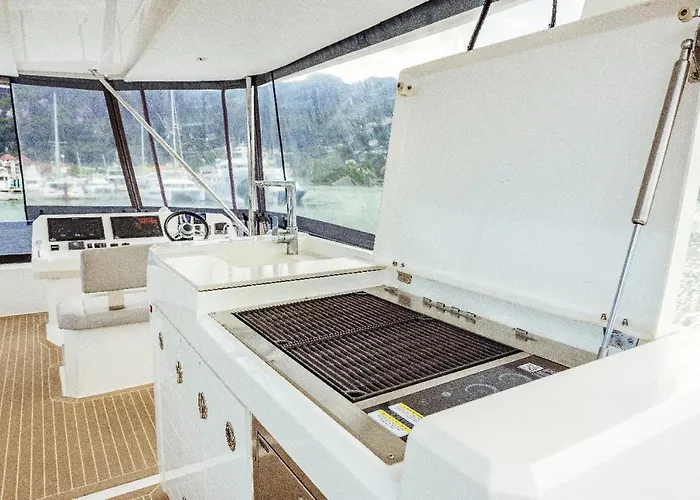 Akula Catamaran - N4 Charters Seychelles