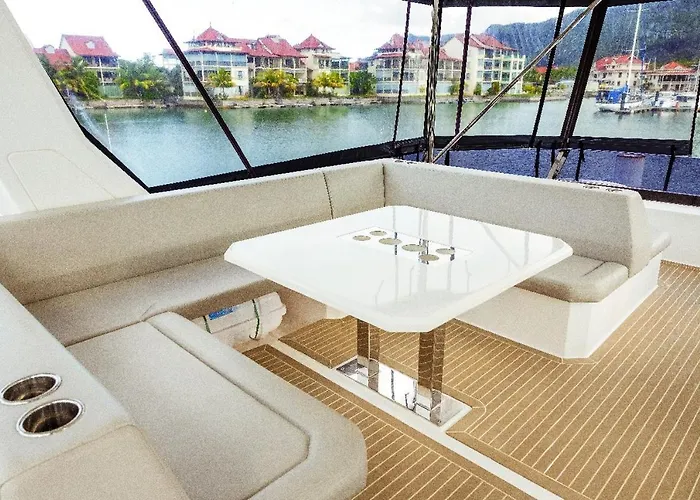 Akula Catamaran - N4 Charters Seychelles Victoria